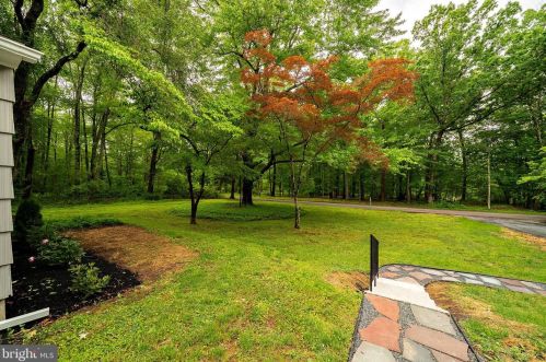 73 Bayberry Rd, Princeton NJ  08540-7418 exterior