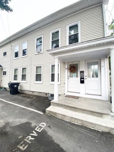 11 Davis St, Warren, RI 02885-3005