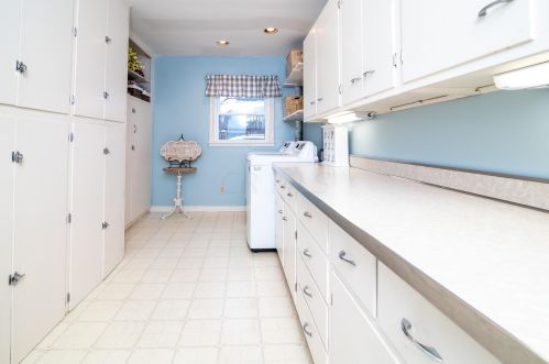 252 Broadmoor Blvd, Springfield OH  45504-1120 exterior