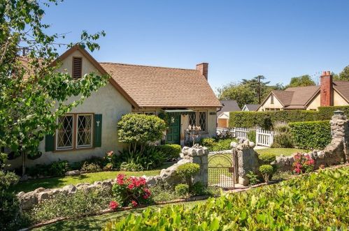 754 Mariposa St, Altadena, CA 91001-2345