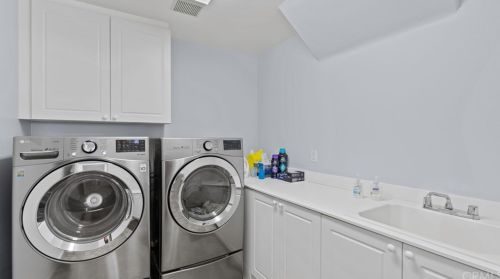 12741 Royal Palm Ln, Riverside CA  92503-7077 exterior