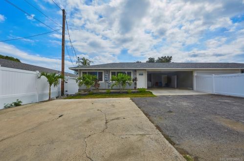 84-827B Lahaina St, Nanakuli, HI 96792-1841