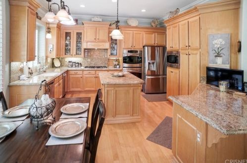 565 Granite Hl St, Simi Valley CA 93065-0614 exterior