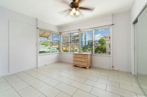 729 Ekela Ave, Honolulu HI 96816-1191 exterior