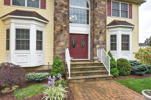 49 Morris Ln, Piscataway, NJ 08854-5708