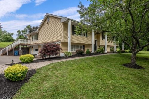 112 Pleasant Run Rd, Flemington, NJ 08822-7105