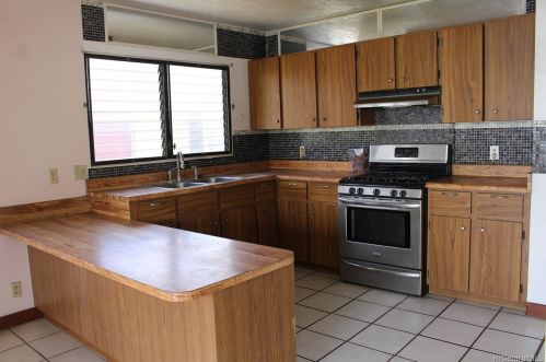 2003 Eluwene St, Honolulu HI  96819-4032 exterior