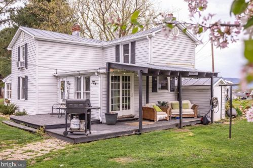295 High St, Elkton, VA 22827-1633