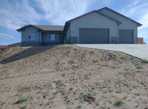 171 Legend Dr, Pueblo, CO 81007-1714