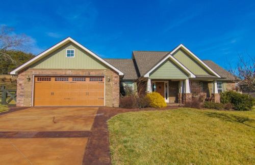 5920 Whisper Ridge Ln, Corryton, TN 37721-4140
