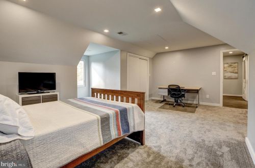 15009 Snowden Dr, Silver Spring MD 20905-5663 exterior