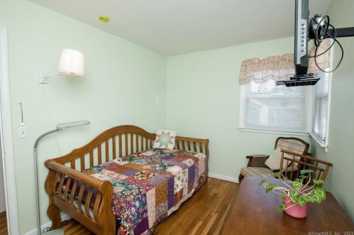 26 Sunrise Cir, Wallingford CT  06492-3225 exterior