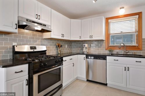 834 Algonquin Ave, Saint Paul MN  55119-3701 exterior