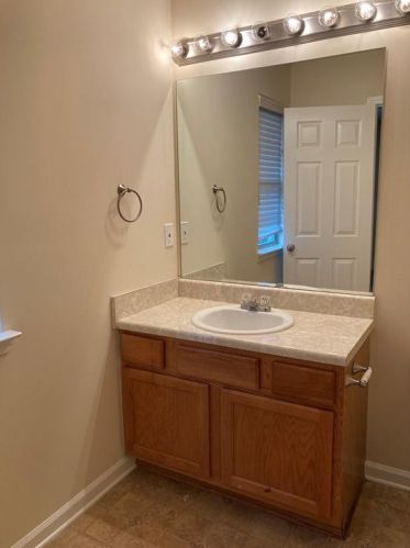4462 Highwood Park Dr, Atlanta GA  30344-7051 exterior