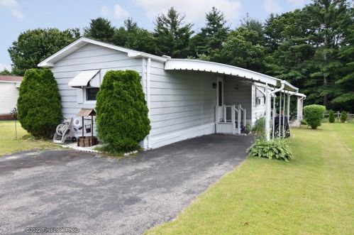 21 Sherwood Valley Ln, Coventry, RI 02816-6908