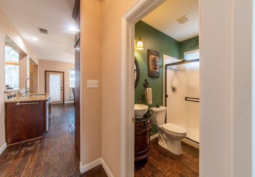 3609 Cimarron Dr, Carrollton TX 75007-6304 exterior