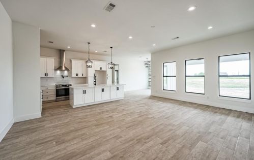 1319 Palomino Trl, Angleton TX 77515-9682 exterior