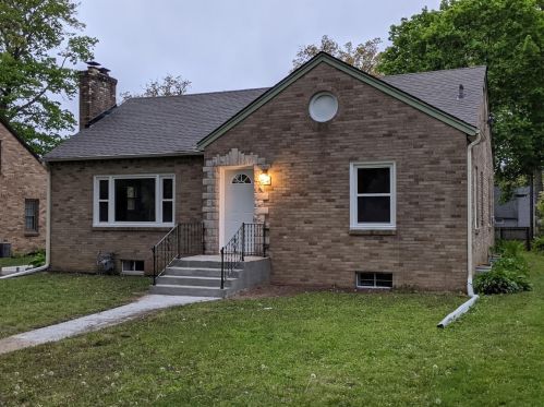 1627 Oakdale St, Rockford, IL 61108-6447