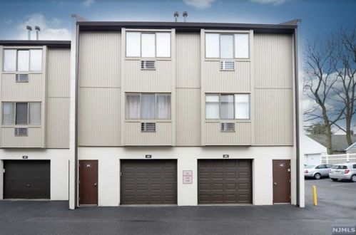 302 Hackensack St, Wood-Ridge NJ  07075-1339 exterior