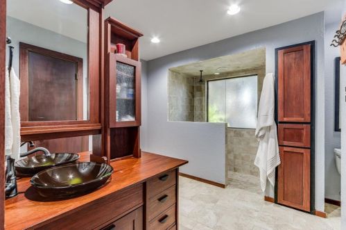 2517 Belmeade Dr, Carrollton TX 75006-2008 exterior