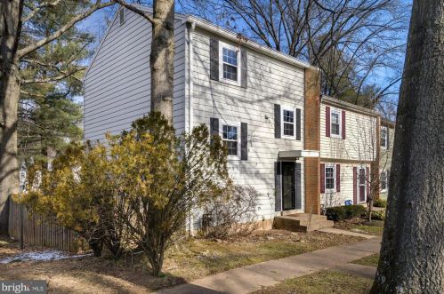 9424 Fairleigh Ct, Springfield, VA 22015-1504