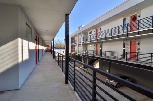 2709 5th St, Austin, TX 78702-4729