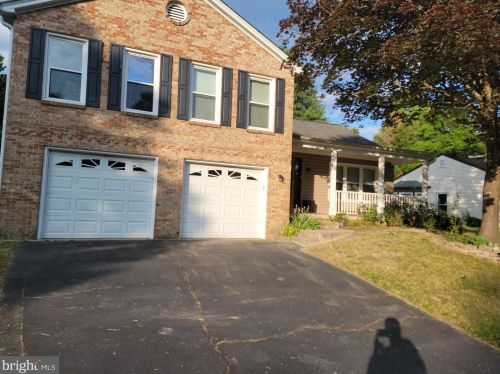 8833 Seacraft Ct, Springfield VA  22153-2113 exterior
