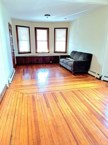 31 Miller St, New Britain CT  06053-2819 exterior