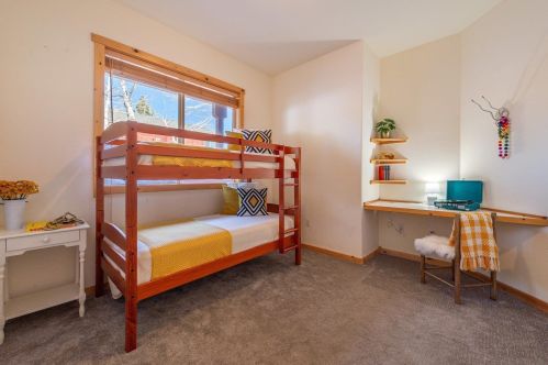 12541 Bear Meadow Ct, Truckee CA  96161-8039 exterior