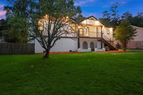 302 Brk Holw Dr, Conroe TX  77385-9107 exterior