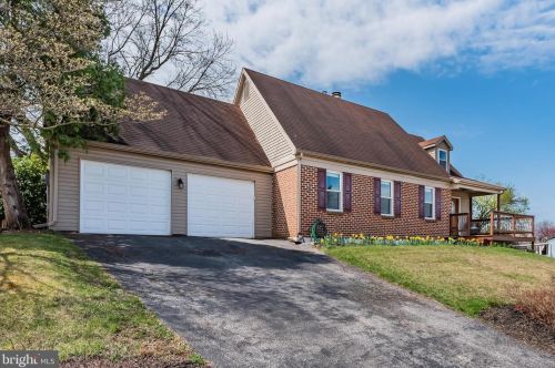 1760 Rainbow Cir, York, PA 17408-4220