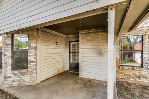 1824 Lincolnshire Way, Fort Worth TX  76134-5584 exterior