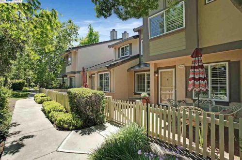 7474 Oxford Cir, Pleasanton, CA 94568-3760