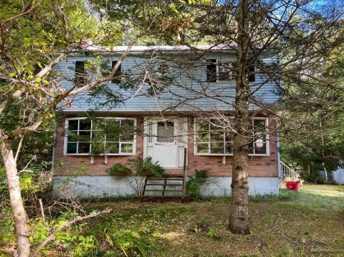 27 Common Rd, Carthage, ME 04224-4422