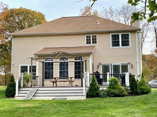 276 Soundview Ave, Huntington CT  06484-2137 exterior