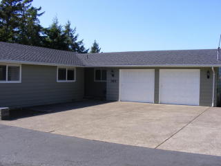 360 View Dr, Waldport, OR 97394-6200