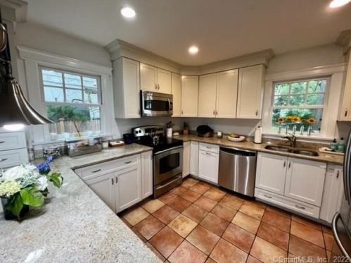 22 Thomes St, Norwalk CT  06853-1027 exterior