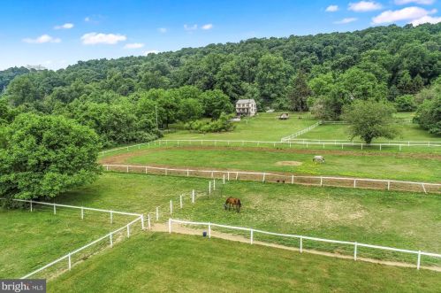 451 Rockhill Ln, York, PA 17406-8069