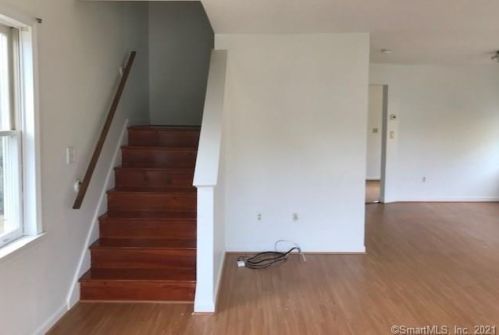 36 Chapin St, Wapping CT  06074-1380 exterior