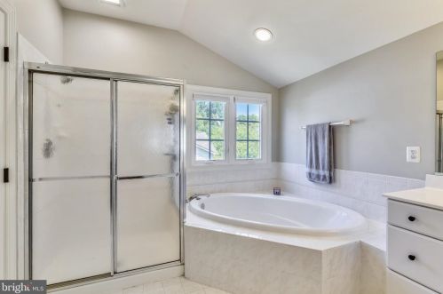 7742 Royal Sydney Dr, Gainesville VA  20155-2867 exterior