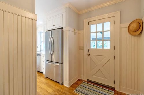 1703 Main St, Glastonbury, CT 06033-2989