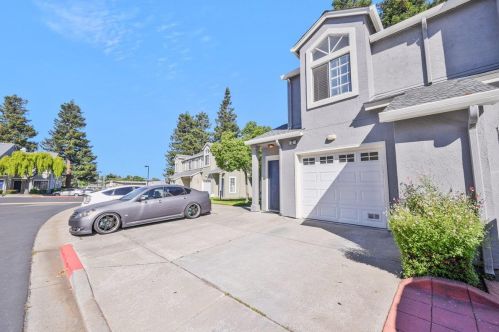 12 Crystal Gate Cmns, Hayward, CA 94544-1369