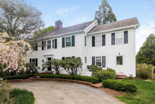 435 Colonial Rd, Guilford, CT 06437-3127