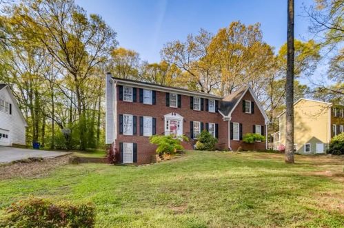 5332 Lassiter Dr, Stone Mountain, GA 30087-2985