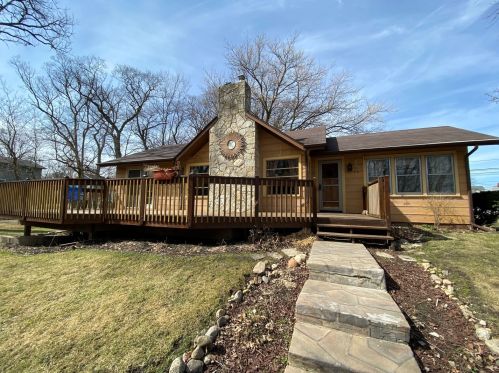 554 Fremont St, Bull Valley, IL 60098-4013