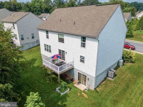 7 Copperwood Ln, Ephrata PA  17522-9186 exterior