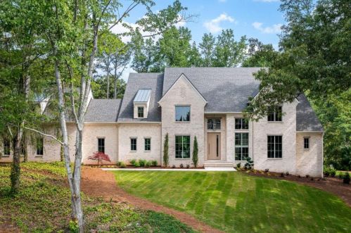 921 Heards Ferry Rd, Atlanta GA  30328-4727 exterior