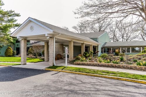 20 Lexington Ct, Tinton Falls NJ 07701-5467 exterior