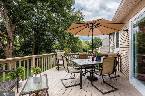 1740 Southport Dr, Lancaster PA  17603-9351 exterior