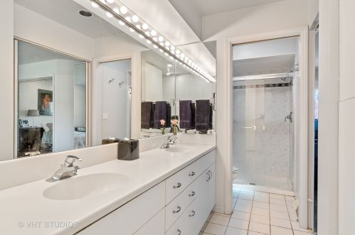 1020 North Ave, Bannockburn IL  60015-2206 exterior